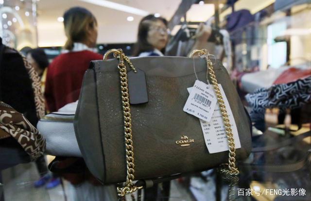 27歲賽特購(gòu)物中心關(guān)門倒計(jì)時(shí)，高端百貨“白菜價(jià)”引搶購(gòu) 箱包銷售一空，落幕前的最后狂歡