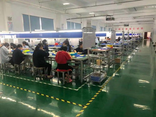 來鳳人注意！利川箱包廠急招女工300人，包吃住待遇好，綜合工資3000+，把工作機(jī)會(huì)留在身邊